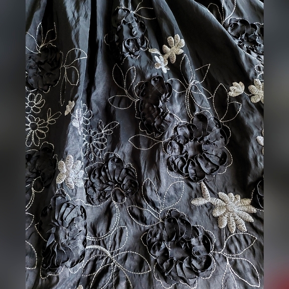 Black party dress with silver accents - Picture 4 of 4